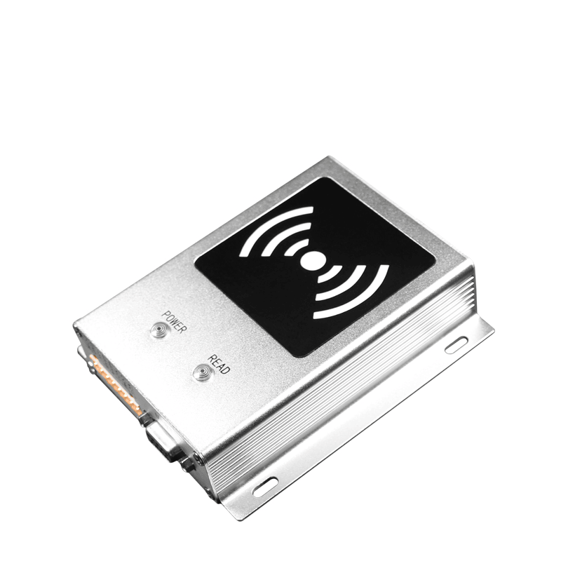 Lector RFID UHF resistente JT-6230 con clasificación IP54 que ofrece una excelente protección contra polvo y salpicaduras de agua en entornos de fábrica.