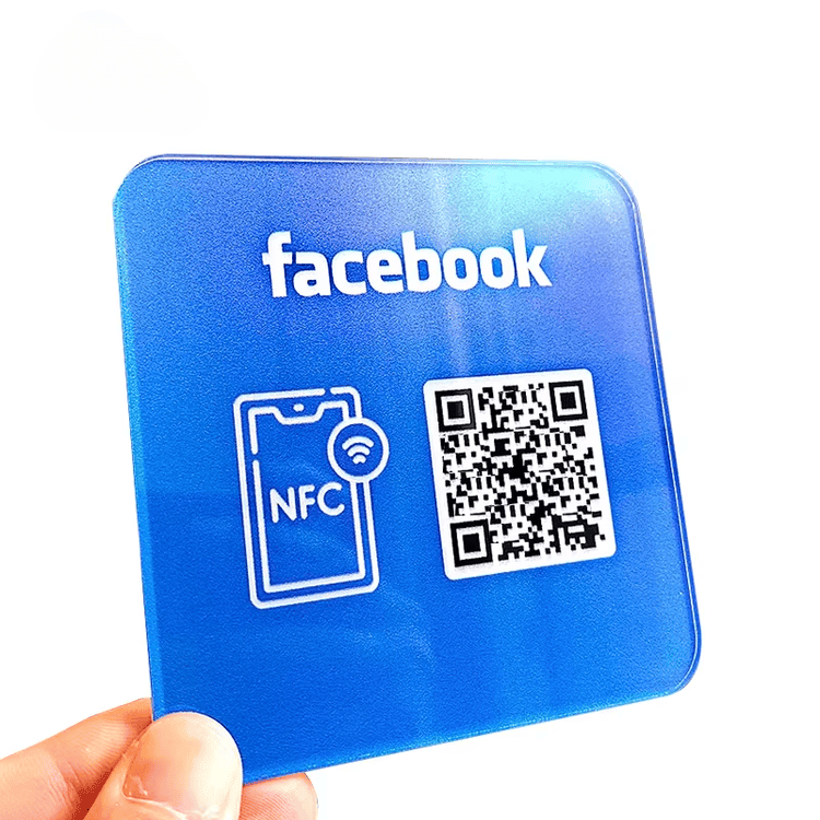 Soporte NFC personalizado para demos de software mostrado con enfoque en vista lateral para proyectos NFC.
