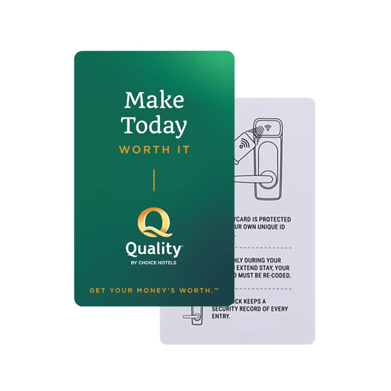 Una variedad de tarjetas llave de hotel impresas HTR5625-1 que muestra capacidades de marca a todo color de alta calidad.