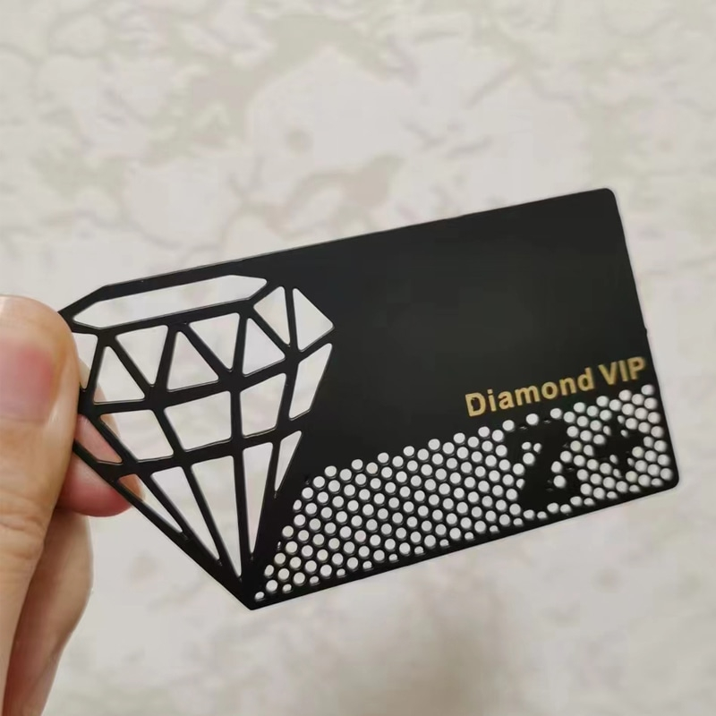 Foto de producto de tarjetas metálicas negras mate para marcas premium mostrando escaneo sin contacto dentro de la categoría de tarjetas metálicas.