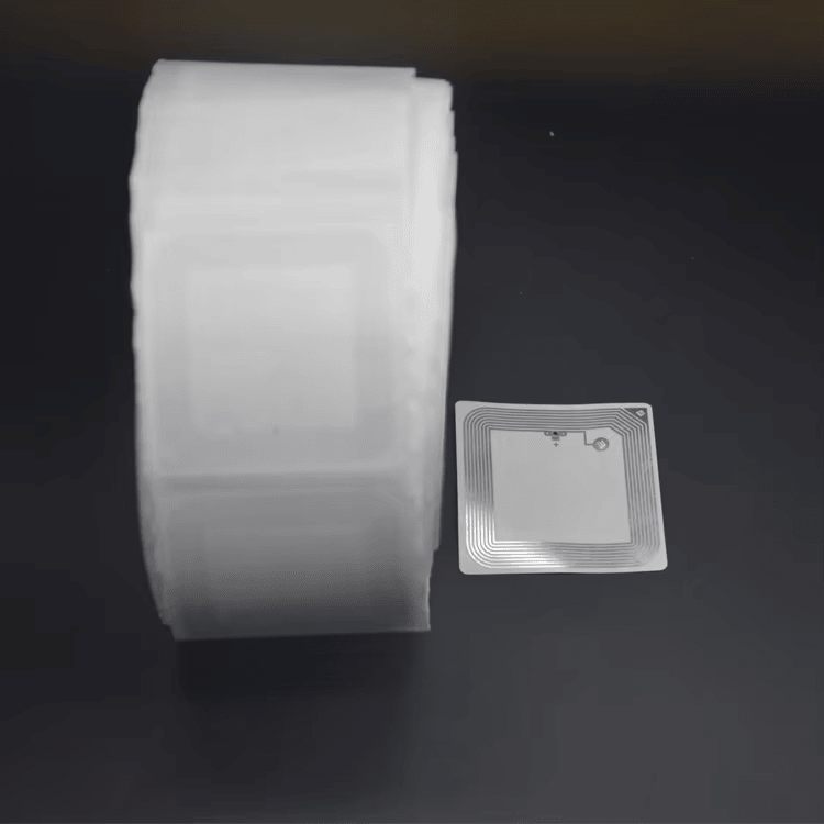 Esta imagen destaca este aspecto de Etiquetas RFID HF antifalsificación para autenticación de productos: etiqueta duradera; para aplicaciones de Etiquetas RFID HF.