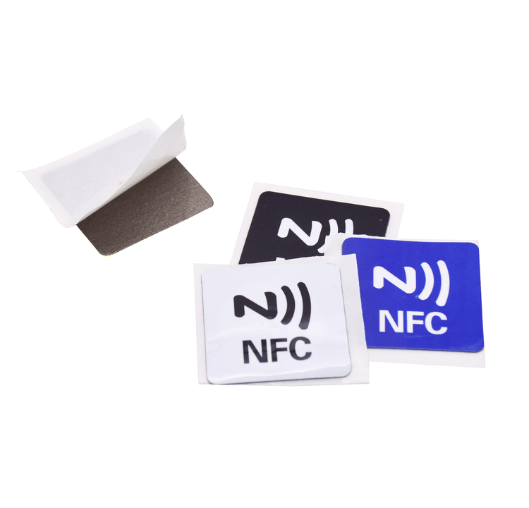 Esta imagen destaca la etiqueta NFC HF para recorridos de museos en aplicaciones de seguimiento de contenedores con etiquetas RFID HF.