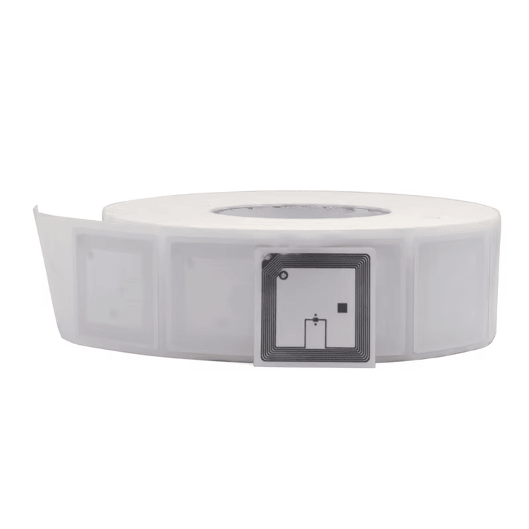 Esta imagen destaca este aspecto de Adhesivo RFID HF para control de inventario minorista: superficie metálica; para aplicaciones de Etiquetas RFID HF.