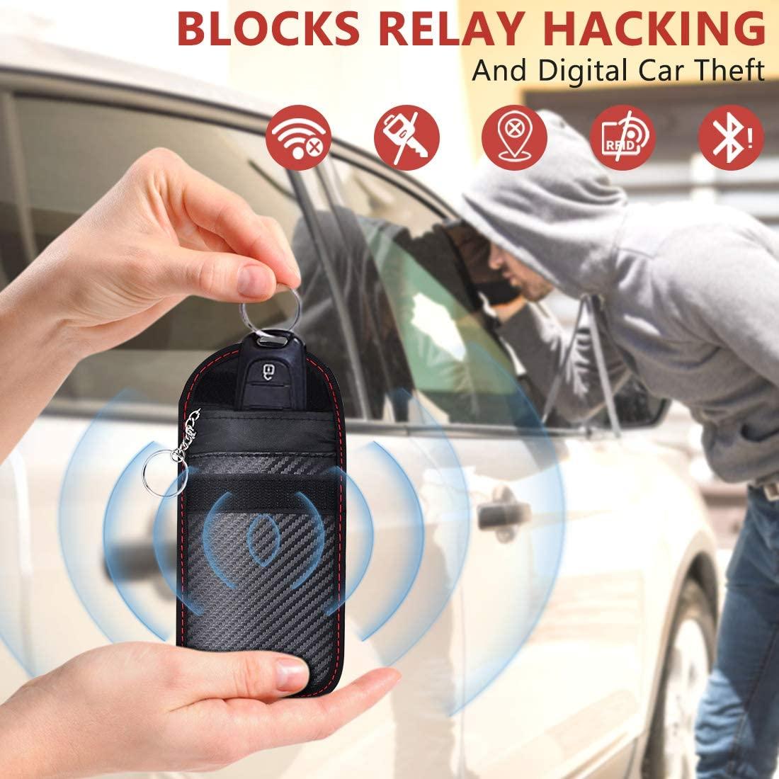 Un mando de llave de automóvil colocado dentro de una bolsa de bloqueo RFID de fibra de carbono para mostrar la protección frente a ataques de retransmisión y accesos no autorizados al vehículo.