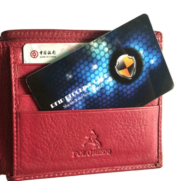 Fotografía de Fábrica de tarjetas de bloqueo RFID para protección personalizada de carteras que muestra este aspecto: detalle del chip; en la categoría de Tarjetas de bloqueo RFID.