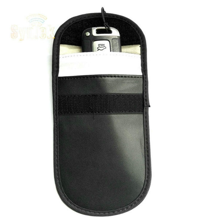 Un primer plano del tejido de blindaje interno de la bolsa de bloqueo RFID que proporciona una barrera protectora contra robo electrónico.
