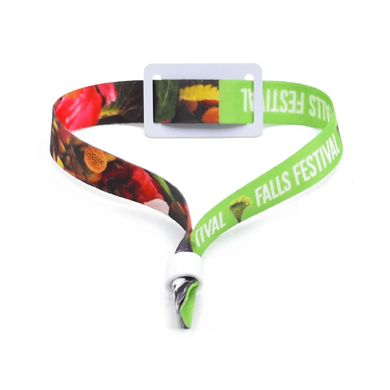Pulseras RFID de tela para acceso a complejos turísticos de lujo mostrando este aspecto: pago sin efectivo; para compradores que comparan soluciones de Pulseras RFID de tela.