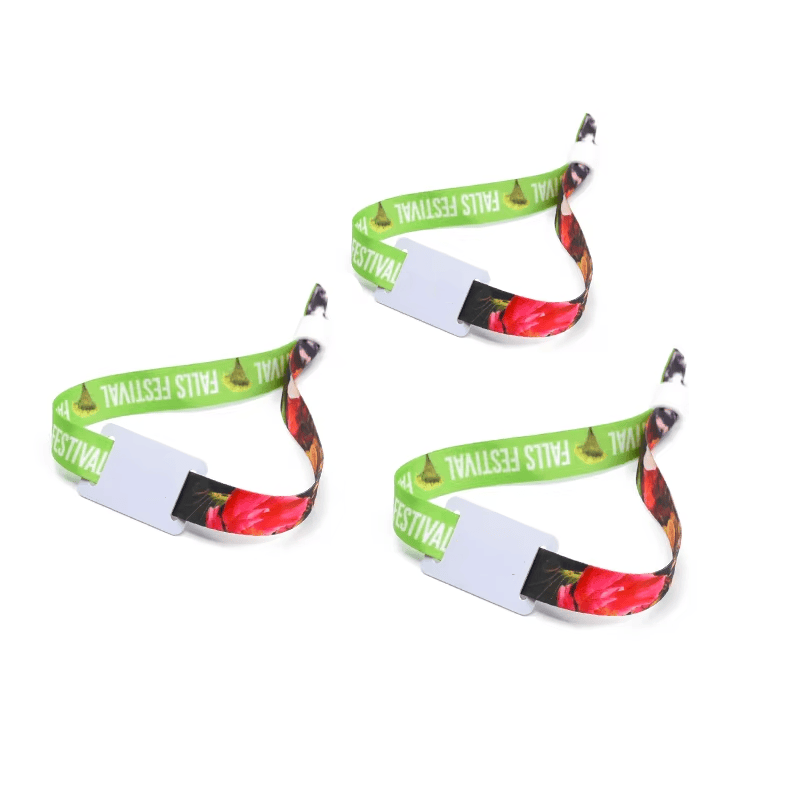 Fotografía de Pulseras RFID de tela para acceso a complejos turísticos de lujo que muestra este aspecto: detalle del chip; en la categoría de Pulseras RFID de tela.