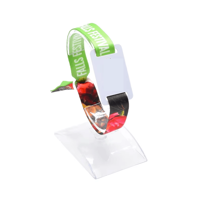 Fotografía de Pulseras RFID de tela para acceso a complejos turísticos de lujo que muestra este aspecto: comodidad de uso; en la categoría de Pulseras RFID de tela.
