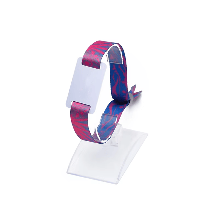 Pulseras RFID de tela para pagos en complejos turísticos