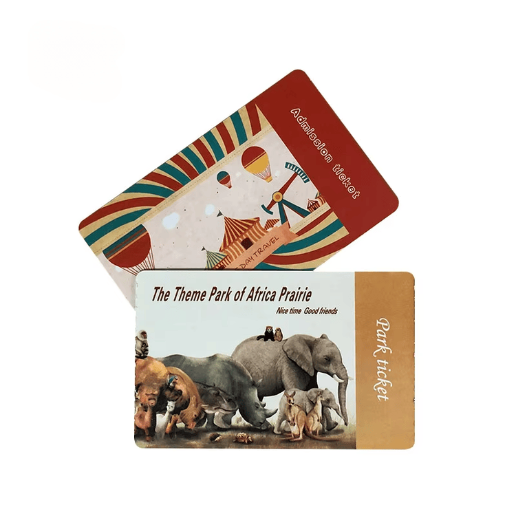 Las entradas RFID para ferias comerciales con temática de parques muestran diseños personalizados en tarjetas de papel, concebidas para una verificación segura de identidad en las entradas.