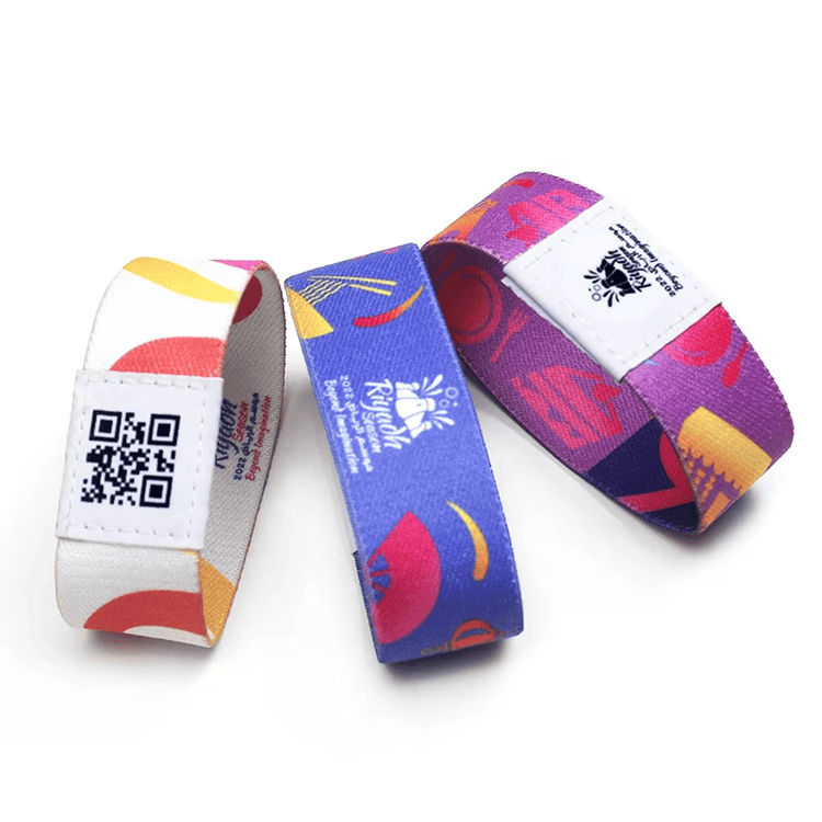 Pulseras RFID elásticas ajustables para eventos mostrando este aspecto: gestión de entradas de festivales; para compradores que comparan soluciones de Pulseras RFID elásticas.