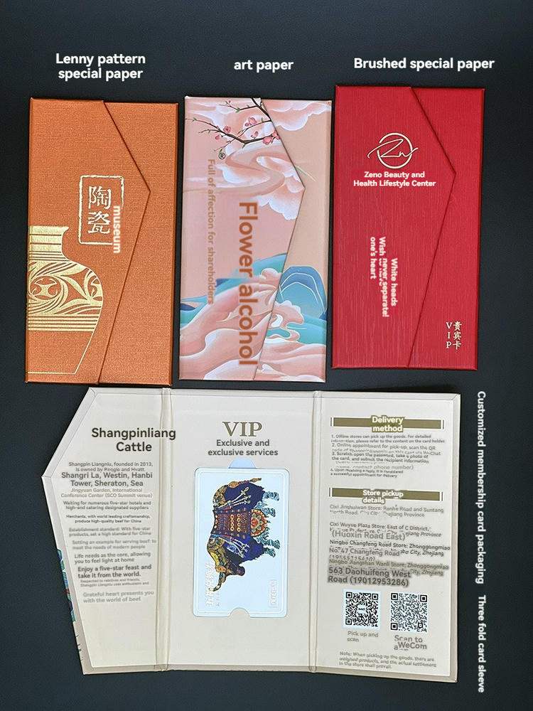 Pedido al por mayor con detalle de chip de las Tarjetas PVC negras con relieve para marcas premium.