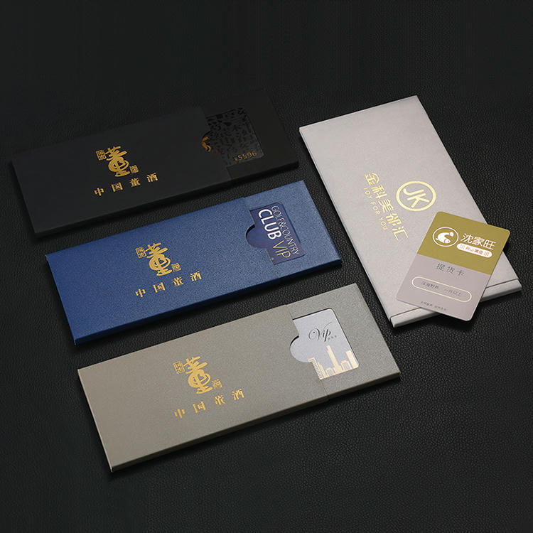 Fotografía del producto Tarjetas negras premium personalizadas con fundas a juego mostrando control de acceso seguro en la categoría Tarjetas Plásticas.