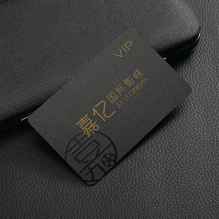 Distribución de antena y detalle de chip en tarjetas de fidelización PVC personalizadas para clientes.
