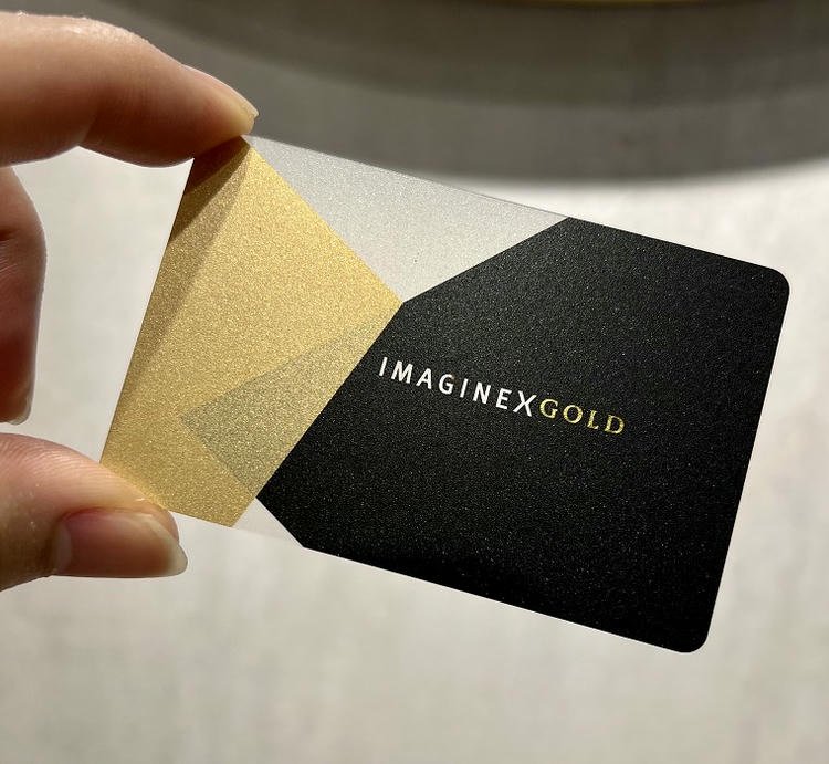 Foto de producto de Tarjetas VIP de Lujo Personalizadas para Membresías Premium mostrando la impresión personalizada dentro de la categoría Tarjetas de plástico.