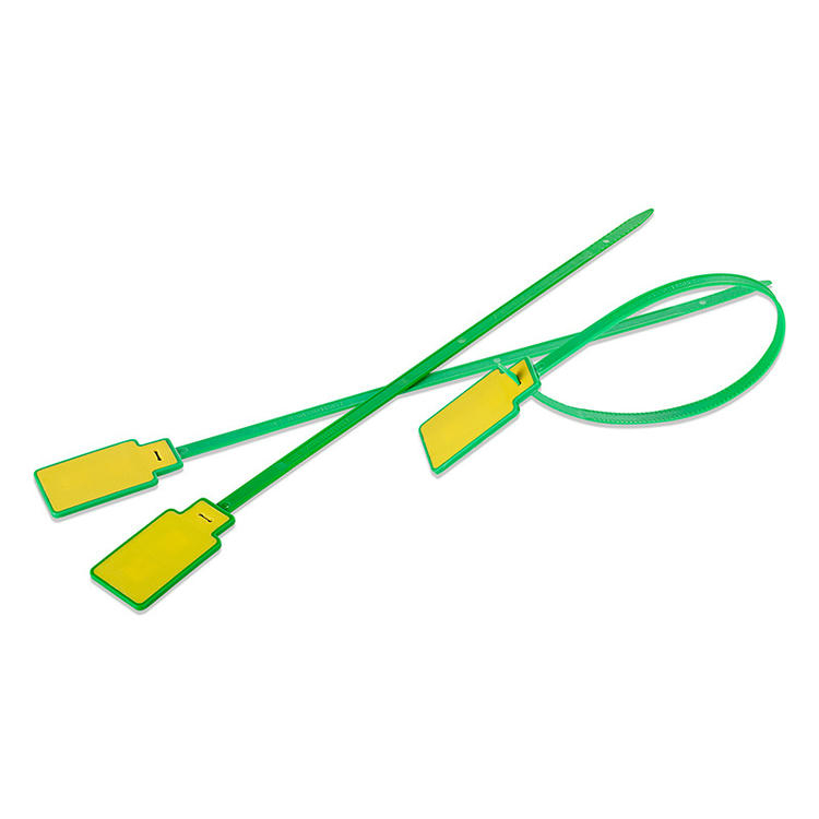 Composición en ángulo de etiquetas RFID tipo brida modelo Z33230-1 con tiras largas y un lazo cerrado para mostrar posiciones de sujeción para identificar equipos.
