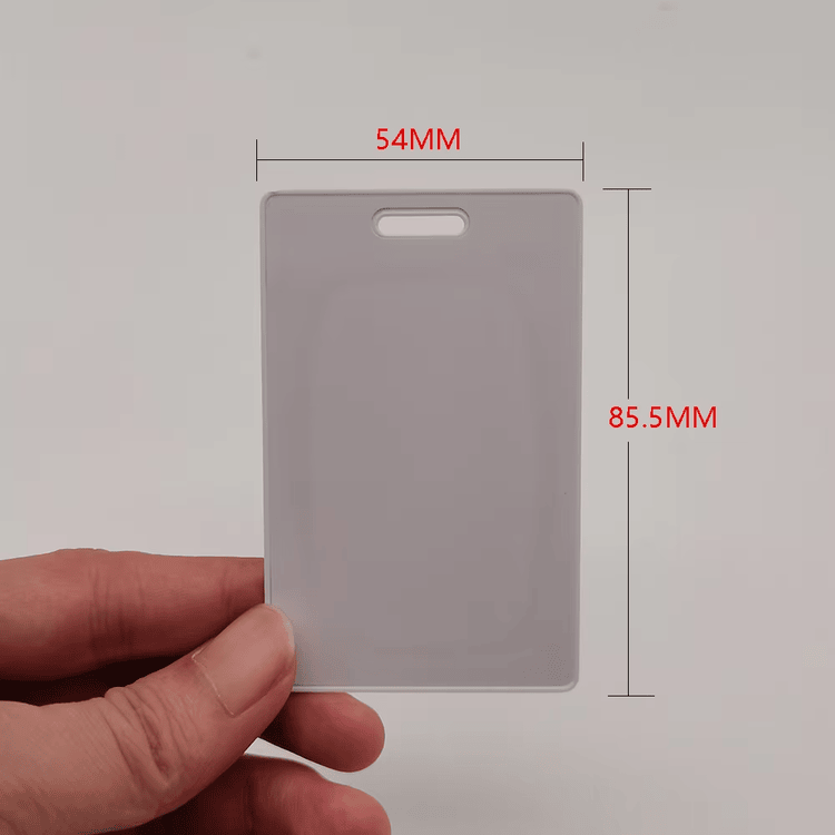 Vista lateral de tarjetas clamshell ABS de 1.80mm, con estructura rígida y acabado profesional para credenciales de seguridad.