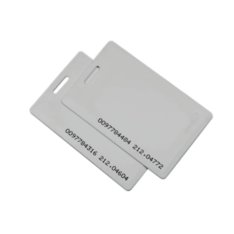 Primer plano de la posición de la ranura de sujeción en las tarjetas clamshell ABS para utilizarlas con acreditaciones profesionales.