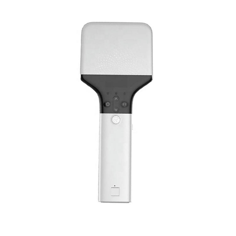 Lector RFID Bluetooth acoplable ZK-RFID-A100 integrado con un teléfono inteligente para inventario y recopilación de datos a alta velocidad.