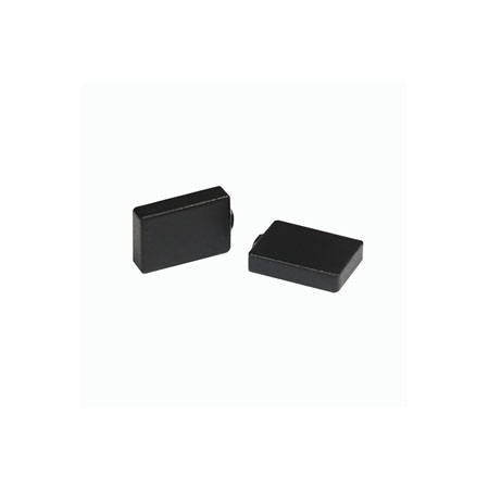 Vista en primer plano de la etiqueta RFID UHF cerámica negra C1309-1, con formato compacto de 13 × 9 mm, grosor de 3 mm y adhesivo para montaje sobre metal.