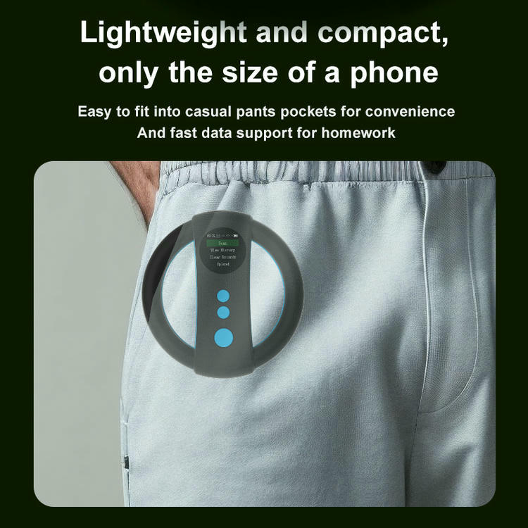 Imagen que muestra el lector RFID para animales W91C sujeto a un pantalón para destacar su tamaño compacto y facilidad de transporte.