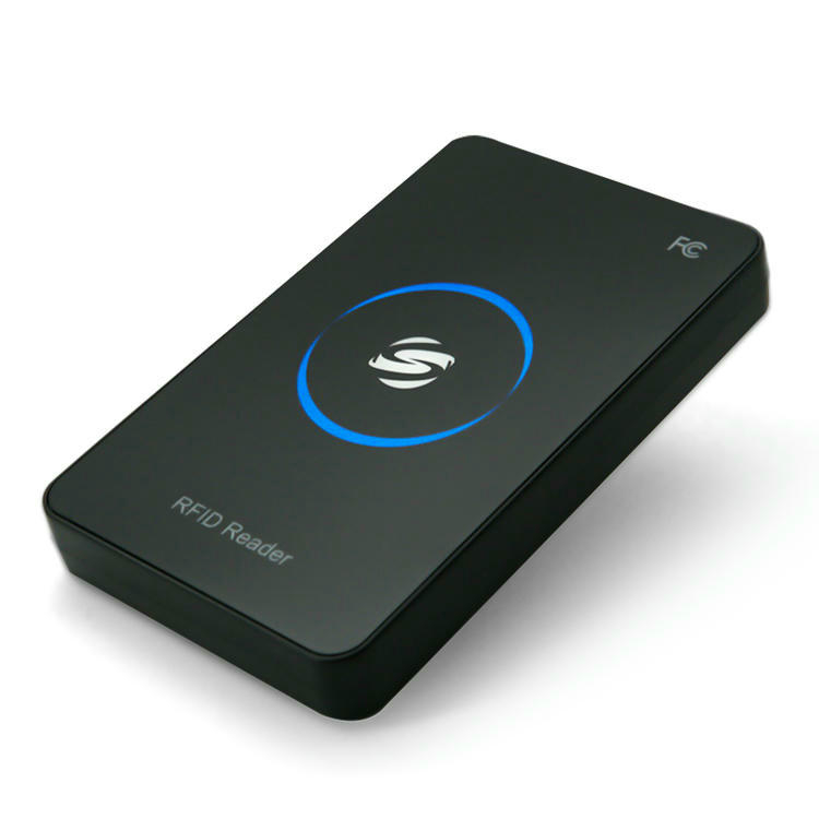 Vista frontal del lector RFID de sobremesa R17-C con un diseño compacto y minimalista para entornos profesionales.