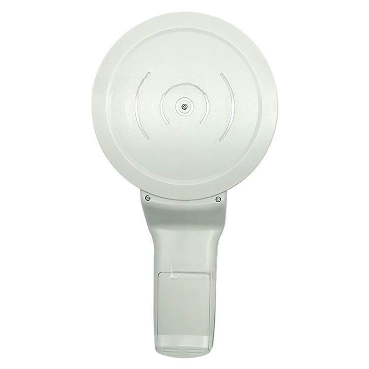 Vista frontal del lector RFID para animales FS-A03 de 134.2kHz con antena circular grande y mango ergonómico sobre fondo blanco.
