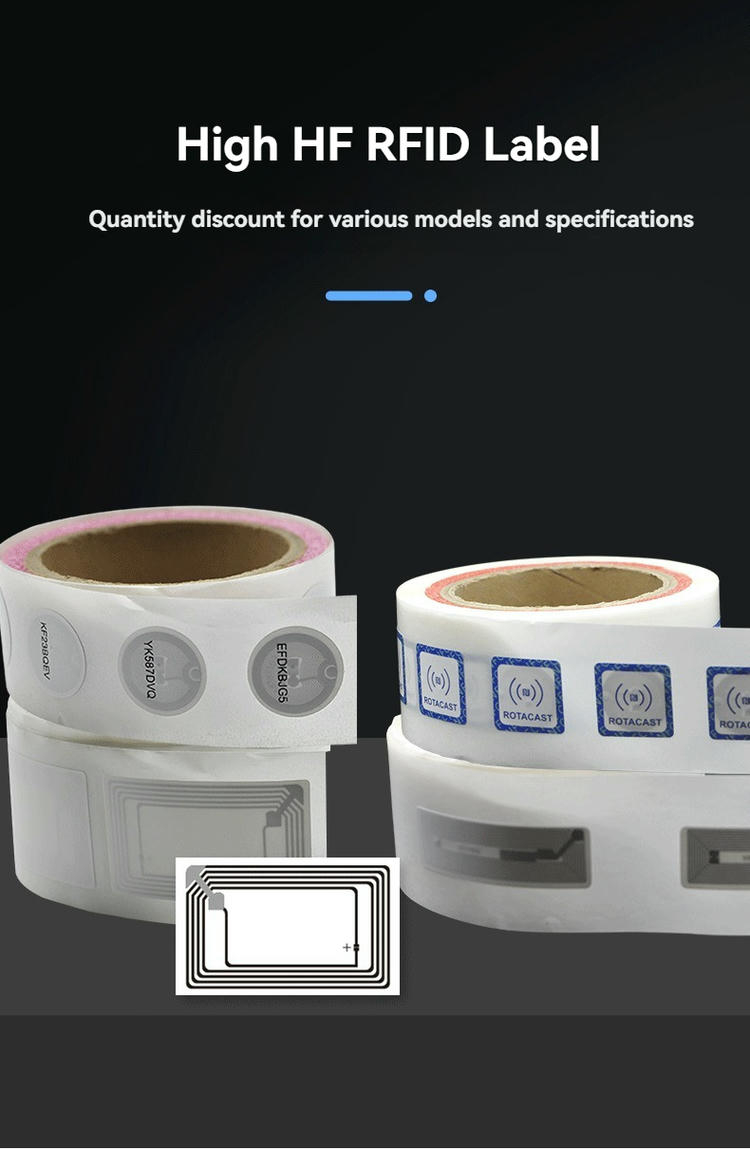 Esta imagen muestra las etiquetas RFID HF precodificadas con adhesivo para aplicaciones de etiquetas RFID HF.