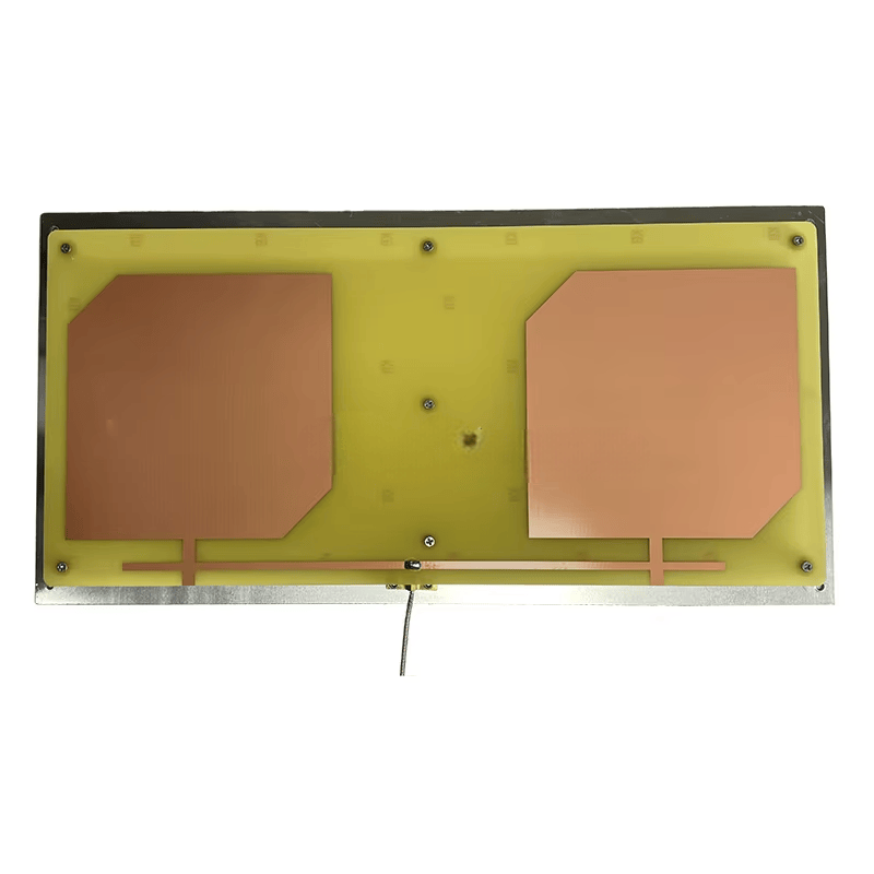 Vista frontal despejada de la antena RFID UHF ZK-ANT4221 con las dos secciones de cobre completamente visibles.