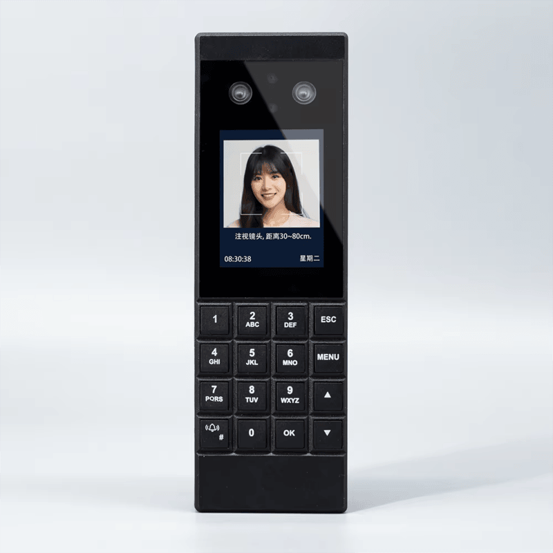 Una imagen frontal recta del producto muestra el terminal de entrada segura M21 con doble cámara y pantalla en color y teclado y etiqueta de código QR.