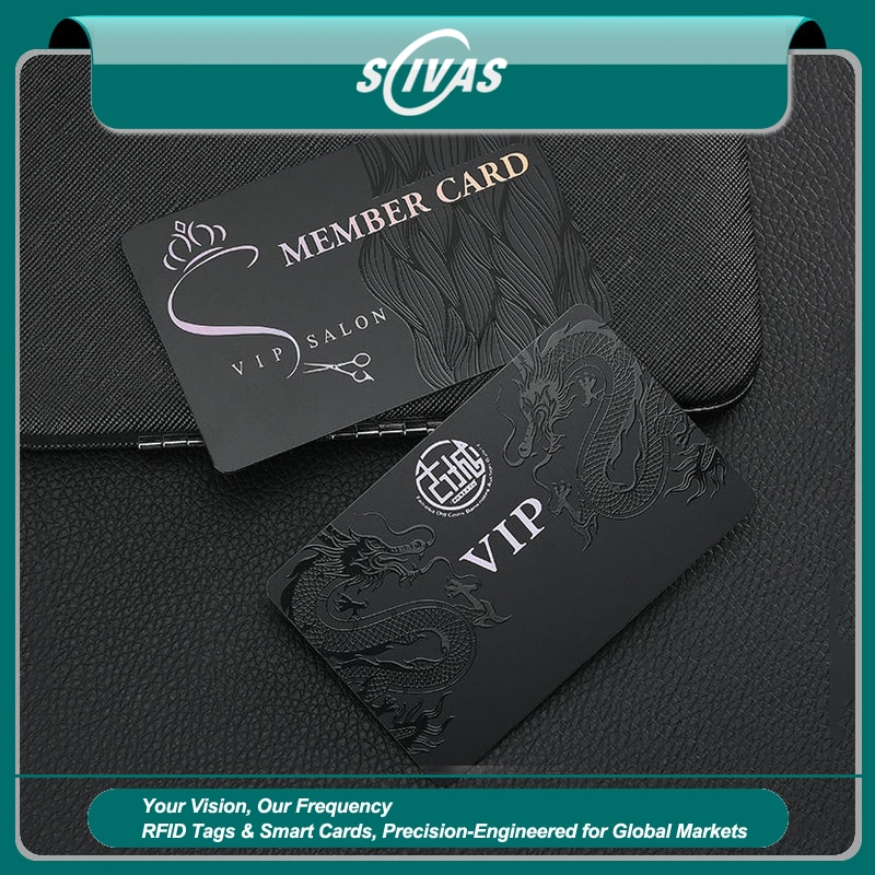 Esta imagen destaca este aspecto de Tarjetas negras de alta gama personalizadas y fundas a juego: vista frontal; para aplicaciones de Tarjetas de plástico.