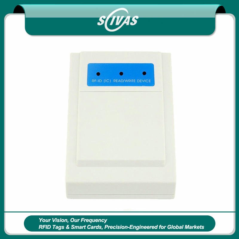 La vista frontal del lector serie rfid blanco de la serie ka-c10f muestra su elegante diseño para la gestión profesional de socios desde el escritorio