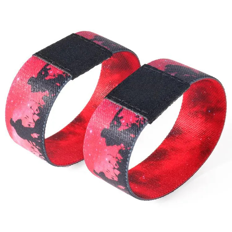 Pulseras RFID elásticas para acceso a piscinas mostradas en la sección de descripción con detalle de textura superficial para aplicaciones de pulseras RFID elásticas.